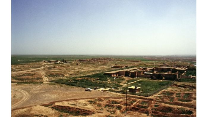 Nimrud: Blick von der Zikkurat auf den Nordwestpalast von Assurnasirpal II.